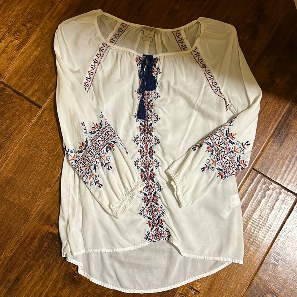 Lucky brand stitch detail top.